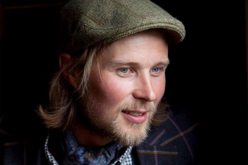 Lernen Sie den Brand Ambassador von Hendrick’s Gin, Duncan Mc Rae, kennen und genießen Sie ausgewählte Longdrinks, unter anderem natürlich das berühmte »Unusual Gin &amp; Tonic mit Gurke« im Hendrick’s Wohnzimmer.