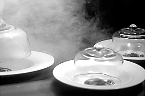 2001Das Projekt «Adaption von Parfum» beeinflusst die Karriere von Jordi entscheidend. 2002 folgt der zweite ­Michelin-Stern.