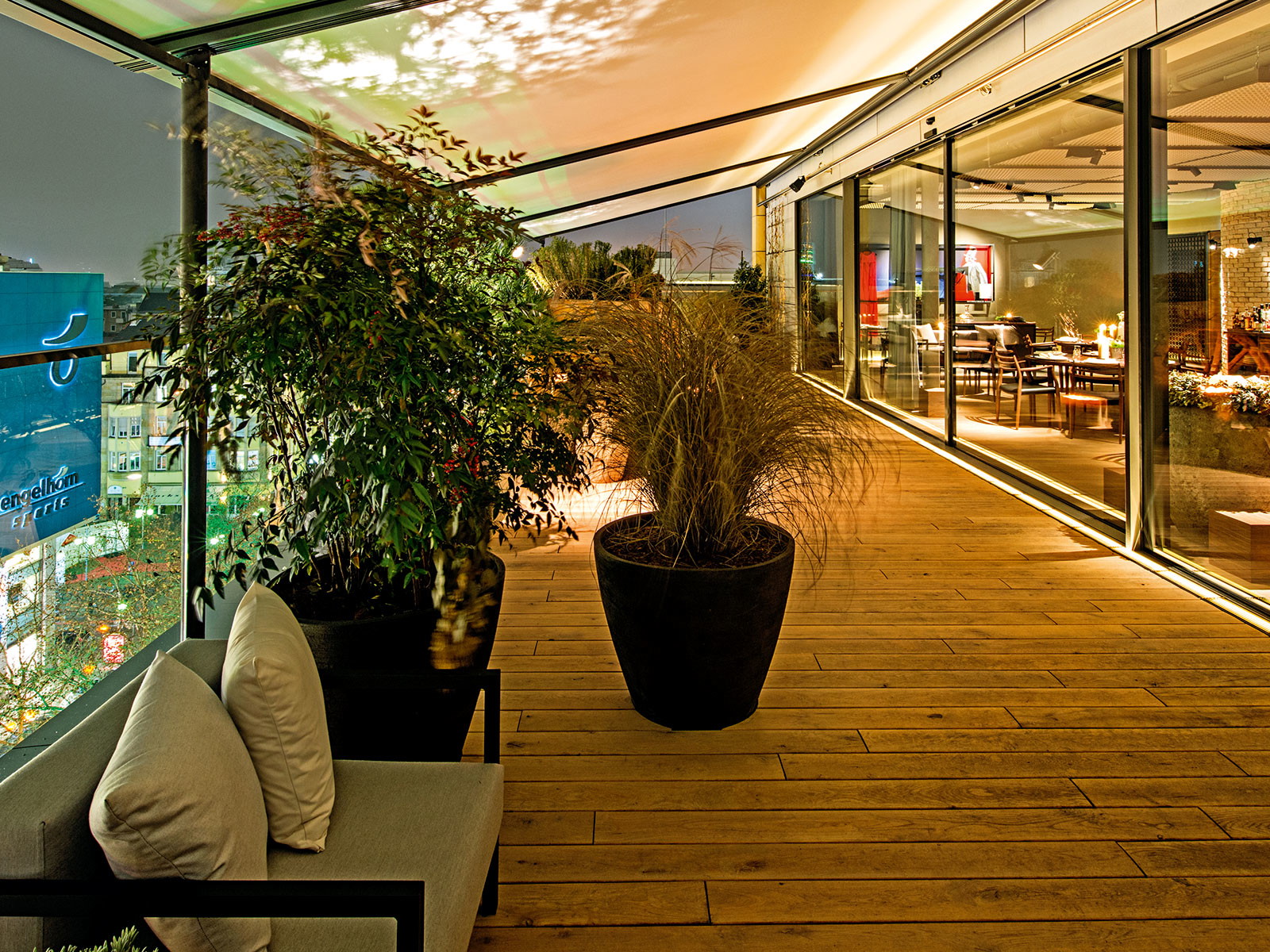 Sternenhimmel Opus V Casual Fine Dining in der 6. Etage bei »Engelhorn-Mode im Quadrat« in Mannheim.