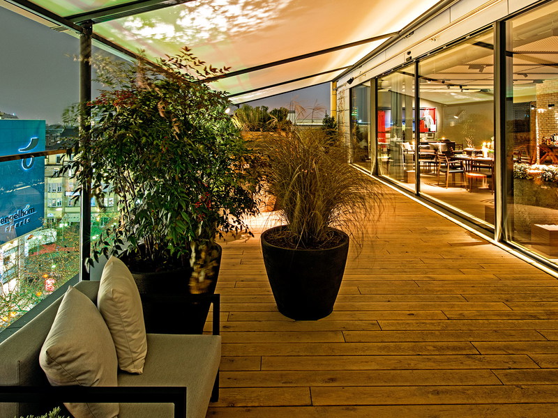 Sternenhimmel Opus V Casual Fine Dining in der 6. Etage bei »Engelhorn-Mode im Quadrat« in Mannheim.