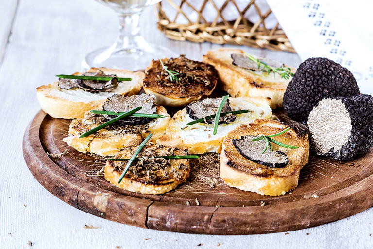 Crostini mit Trüffel,&nbsp;Rosmarin und Fleur de Sel.