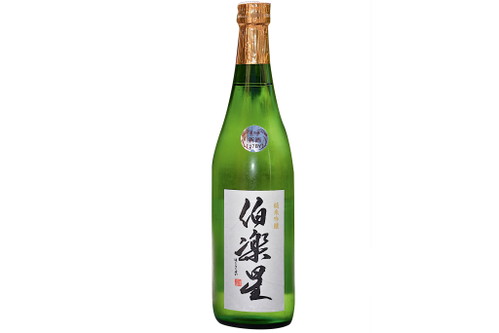 Hakurakusei Junmai Ginjo - 92 PunkteBrauerei Niizawa16 Vol.-%, Polierrate: 55 %,&nbsp;Trinktemperatur: 10° CFruchtig in der Nase, mit Anklängen von Litschi, Zitrus sowie Mandarine und ein wenig Kräutern. Leichtgängig und frisch am Gaumen, mit eher schlankem Körper und nur leichter Umami-Note. Im Abgang eher trocken mit dezent süßlichem Finish. Zu leichten Fischgerichten und Tempura.www.urbansake.comca. € 40,-