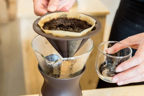 Cold Brew erfordert Geduld, denn die Extraktion kann bis zu zwölf Stunden dauern.