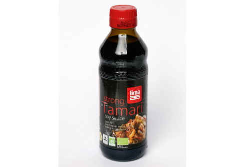  9. LIMA Tamari strong - 90 Punkte€ 6,79 für 250 ml, (Literpreis: € 27,16)U. a. Bio-Supermarkt wie VollCorner und online Dunkle Farbe, im Duft etwas unsauber. Süß, sauer und salzig – aber nicht harmonisch abgerundet. Wenig für kalte Zubereitungen geeignet.