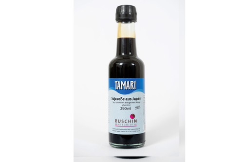  9. Ruschin Makrobiotik Tamari Sojasoße - 89 Punkte€ 5,69 für 250 ml, (Literpreis: € 22,76)U. a. Denn’sAusgewogener Duft. Zarte Säure am Gaumen, etwas bierig-malzig, eher auf der salzigen Seite, intensiver Umami-Geschmack, der lange nachhängt; leicht fruchtig.&nbsp;