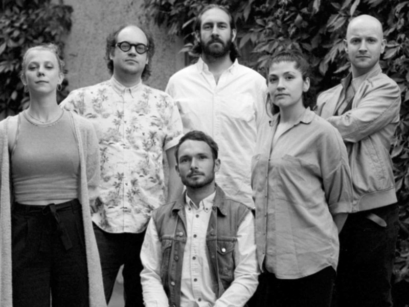 Wilde Mädchen und Jungs (von links nach rechts): Liliane Friederich, Valentin Diem, Yves Schaffter, Claudio Sacchi (sitzend), Elif Oskan, Markus Stöckle.&nbsp; 