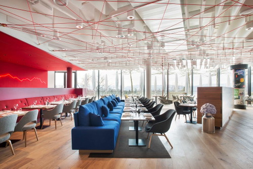 Restaurant&nbsp;«Saltz» im «Dolder Grand», ZürichIm neuen Restaurant des bekannten «Dolder&nbsp;Grand» Luxushotels wurde ein Ort der Begegnung geschaffen, die Gerichte des&nbsp;«All-Day-Dining»-Konzepts von Chef à la Carte Patrick Hetz sollen durch schnörkellose&nbsp;Kochkunst überzeugen. Auf der Weinkarte finden sich rund 250 Weine.Kurhausstrasse 658032 ZürichT: +41 44 456 60 00www.thedoldergrand.com