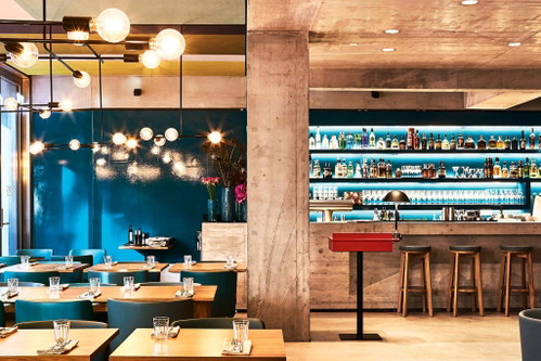«Eatery»,&nbsp;BaselIm Basler Bankenviertel, genauer gesagt im&nbsp;«Hotel Nomad», überzeugt die «Eatery» mit kreativem Casual Dining und frischen,&nbsp;multikulinarischen Gerichten. Besonderes erwähnenswert: Die Lamb Meatballs mit&nbsp;warmer Joghurtsauce und Mangold.Hotel NomadBrunngässlein 84052 BaselT: +41 61 690 9160www.nomad.ch