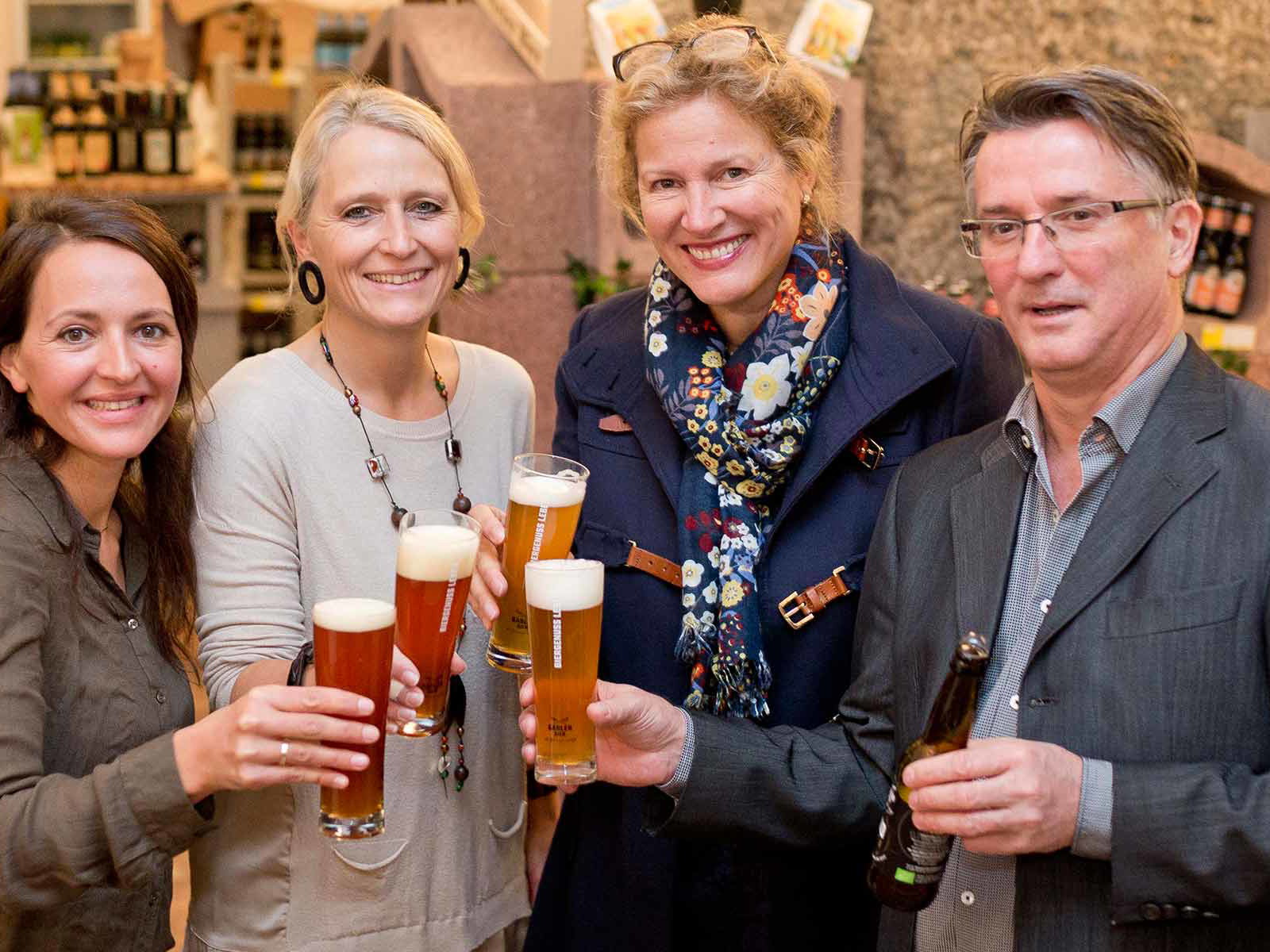 Christine Keil (Bottleshop), Sabine Lehner (Marketing &amp; Vertrieb Gablerbier), Inez Reichl de Hoogh (Salzburg Guide), Johann Grillitsch (Eigentümer Gablerbräu)