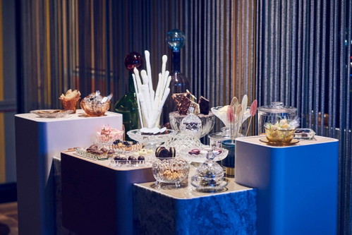 «Igniv»,&nbsp;St. MoritzDer neueste Streich vom 3-Sterne-Koch Andreas&nbsp;Caminada: Ein neues Fine-Dining-Restaurant im luxuriösen «Badrutt’s Palace» in&nbsp;St. Moritz. Ein Jahr davor hat sich das «kulinarische Wunderkind» bereits im&nbsp;Grand Resort Bad Ragaz eingenistet.Via Serlas 277500 St. MoritzT: +41 0 81 837 1000www.badruttspalace.com