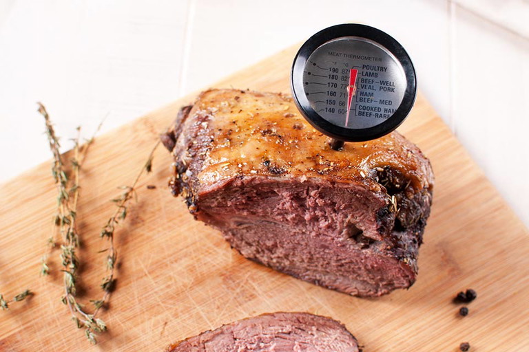 Für die perfekte Zubereitung empfielt sich ein Bratenthermometer.