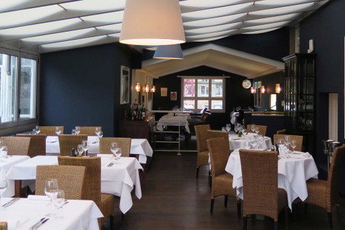 «Restaurant&nbsp;Steinburg», KüsnachtNach einer «sanften» Renovierung folgen&nbsp;kulinarische Gaumenfreuden wie «Küsnachter Rieslingcremesuppe» vom neuen&nbsp;Betreiber Stefan Roth und Küchenchef Fabian Kaiser.Seestrasse 1108700 KüsnachtT: +41 44 910 06 38www.seerestaurant-steinburg.ch