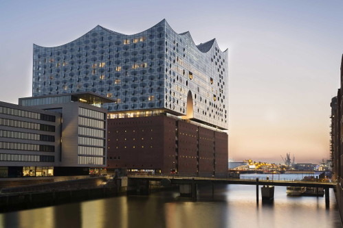 The Westin Hamburg erstreckt sich über 21 Etagen.