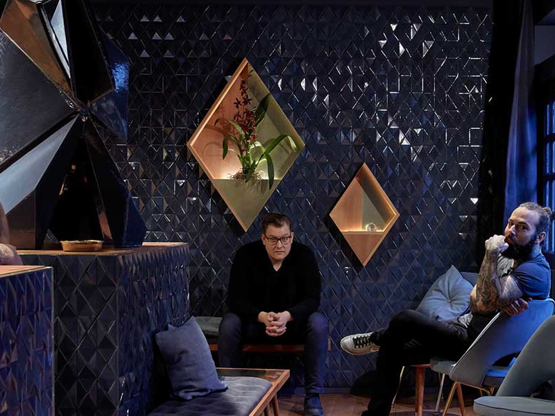Barchef Sven Riebel (Mitte) mit Dominik Andes (links) und Björn Gutowski.