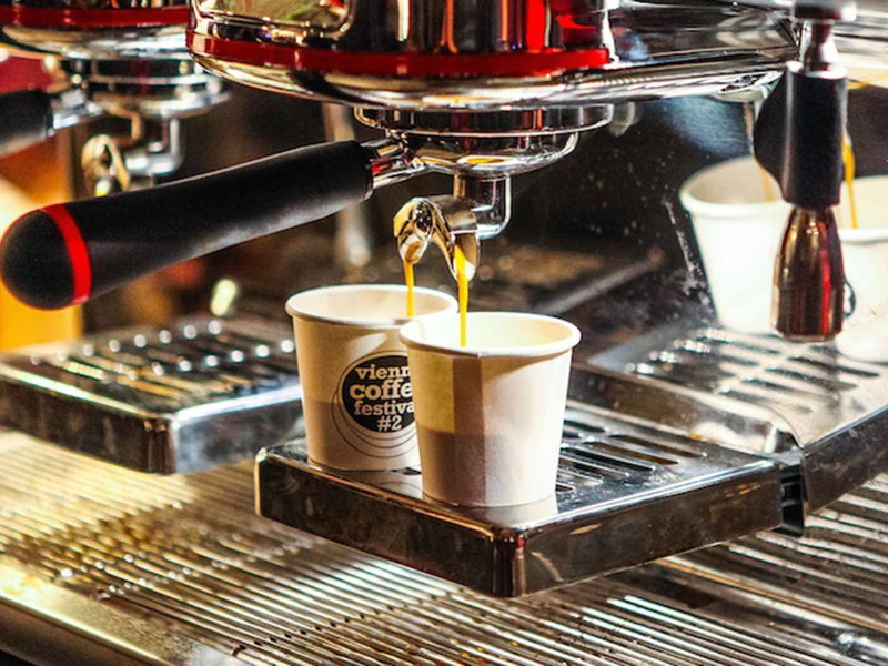Frisch gebrühte Espressi laden auf dem Vienna Coffee Festival zum Genießen ein.