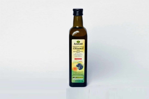 3. Alnatura Dauno Gargano&nbsp;- 89 Punkte*Natives Olivenöl extra€ 7,95&nbsp; für 500 ml (Literpreis: € 15,90)u. a. VollCorner, BasicBittermandel, Gras, komplexes Aromenspiel. Sehr typisch »italienisch«, pfeffrig-scharf, mit kratzigen Noten im Finale.