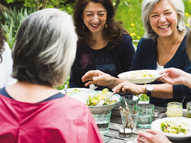 Ihre Rezepte erprobte die Autorin Margot Van Assche (2.v.r.) mit dem »The Five-Ladies-Tasteclub«.