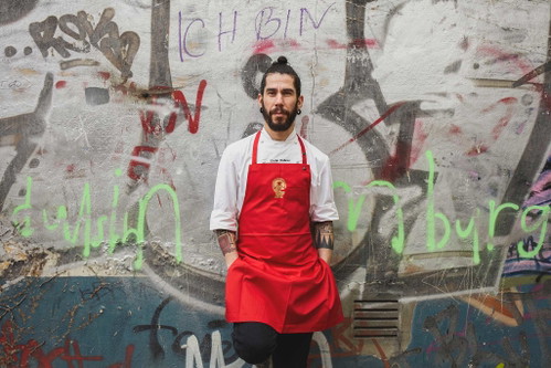 Küchenchef 



















Cristián Orellanus stammt aus Chile.