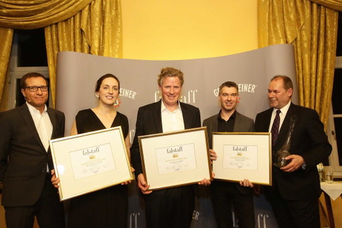 v.l.n.r.: Falstaff Deutschland Herausgeber Christoph Teuner, Simone Adams, Winzer des Jahres 2016 Konrad Salwey, Philipp Kuhn, Laudator Otto Geisel.