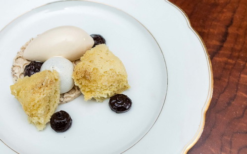 Wiener Küche etwas anders: Germknödel dekonstruiert.