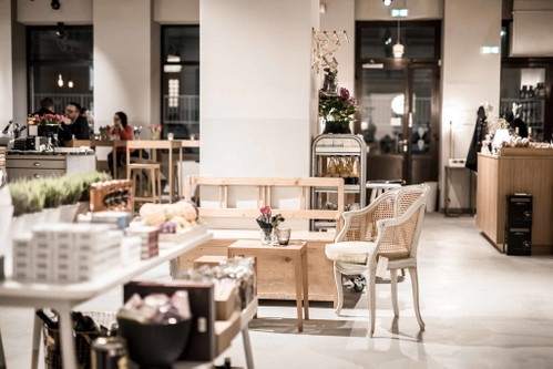 Mischung aus Shop, Feinkost und Restaurant