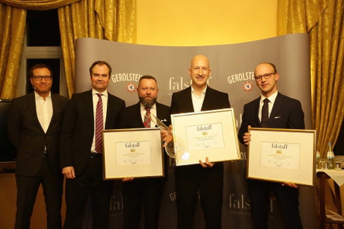 v.l.n.r.: Falstaff Deutschland Herausgeber Christoph Teuner, Laudator Markus Macroszek von Gerolsteiner, Jochen Benz, Sommelier des Jahres 2016 Oliver Donnecker und Andreas Lutz.