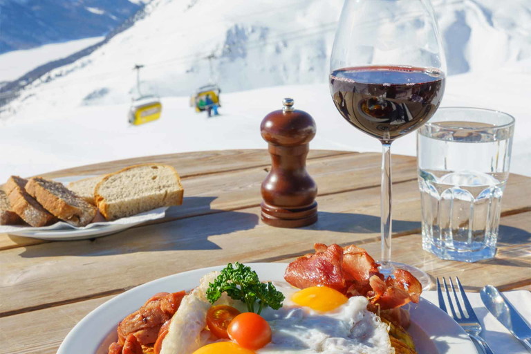Bei diesem Ausblick schmeckt das Mittagessen und der Wein noch besser.&nbsp;