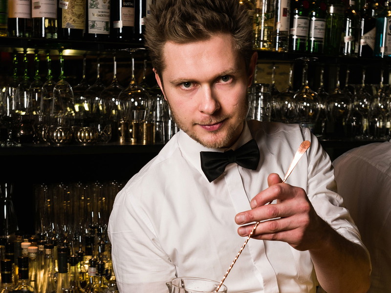 Bert Jachmann steht im »Heuer« hinter dem Tresen und wurde zum »Falstaff Barkeeper des Jahres« gekürt.&nbsp;