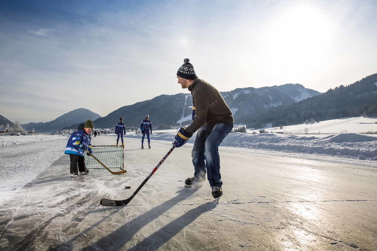 Im Winter wird der Weissensee zum echten Eislaufparadies.&nbsp;