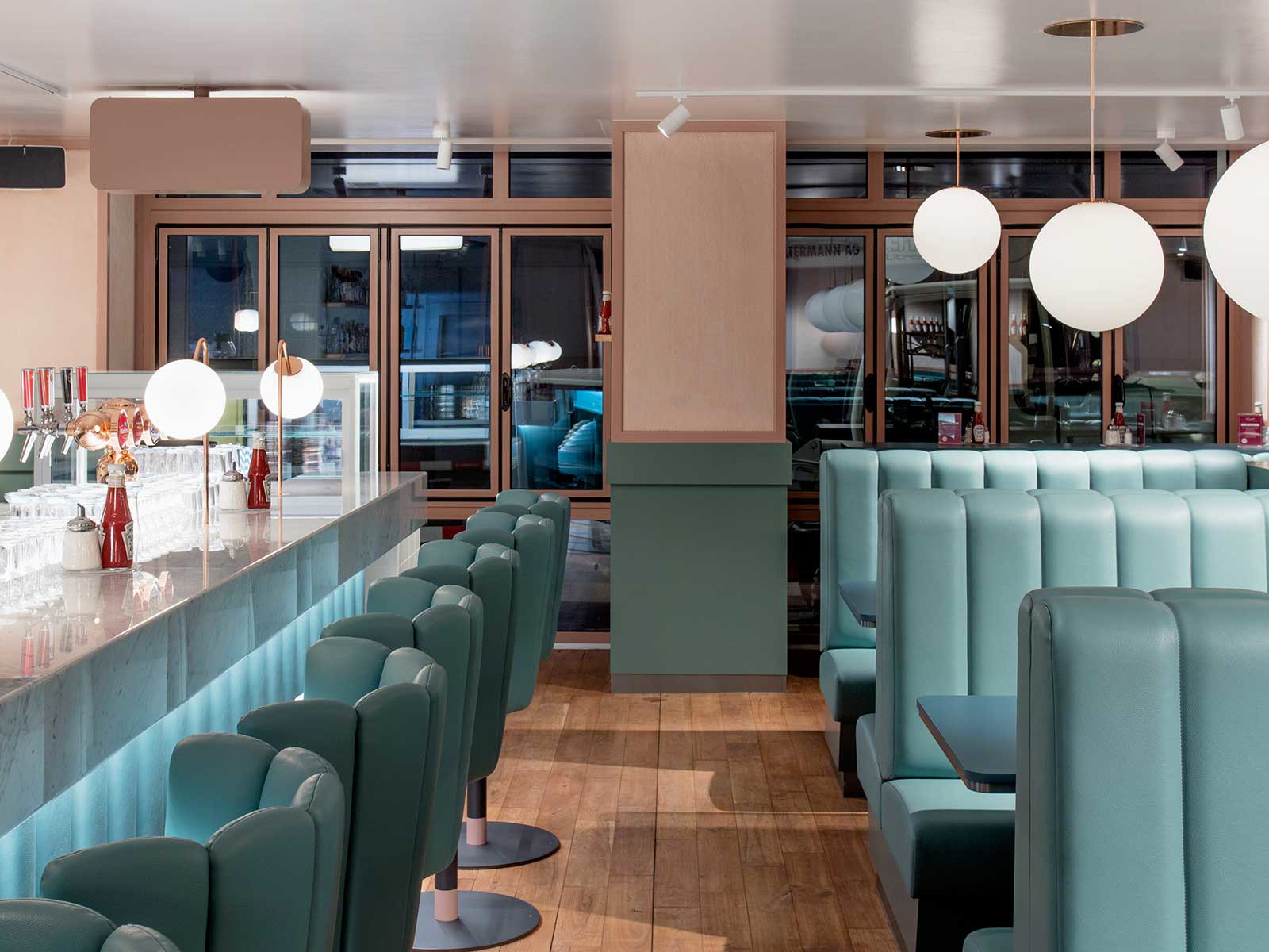Rosé- und Mintfarben sind im «Helvti Diner Bellevue» vorherrschend.
