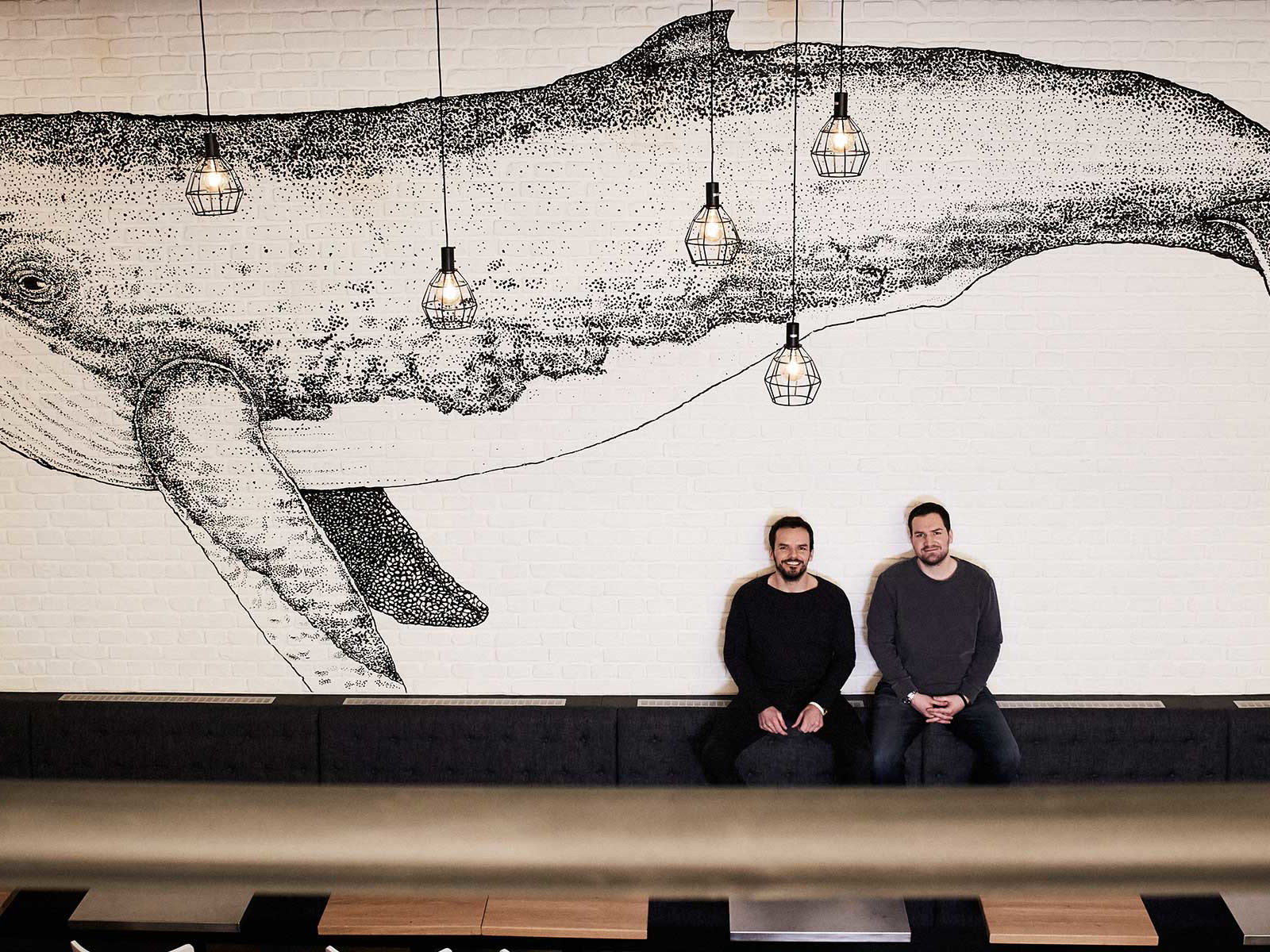 Ahoi – maritimes Konzept mit handgemaltem Wal.