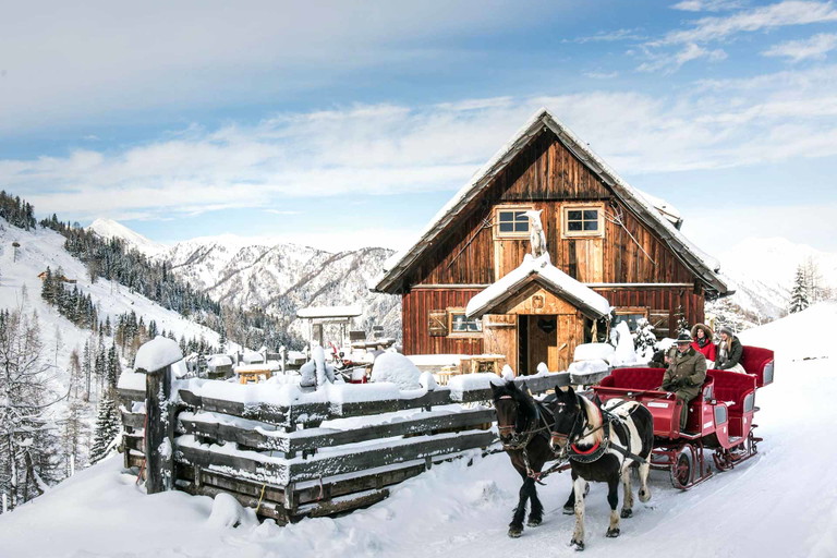 Romantische Kutschenfahrten am Katschberg sind bei Urlaubern und Romantikern beliebt.