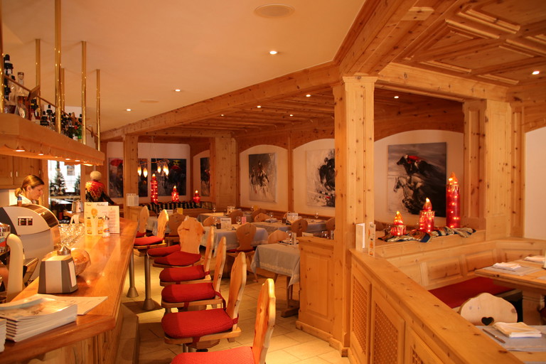 Gemütlich-uriges Ambiente im Hotel Restaurant Corvatsch.