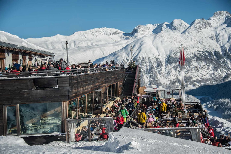 Bei schönem Wetter ist die Terrasse des »El Paradiso« mehr als gut besucht.