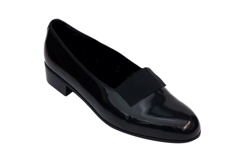 SchuhwerkDie Form des klassischen&nbsp; Frackschuhs geht in das 16. Jahrhundert zurück:&nbsp;Ein Lack-Pumps, der mit einer Masche getragen wird.&nbsp; Materna Schuhe,&nbsp;Preis auf Anfrage.