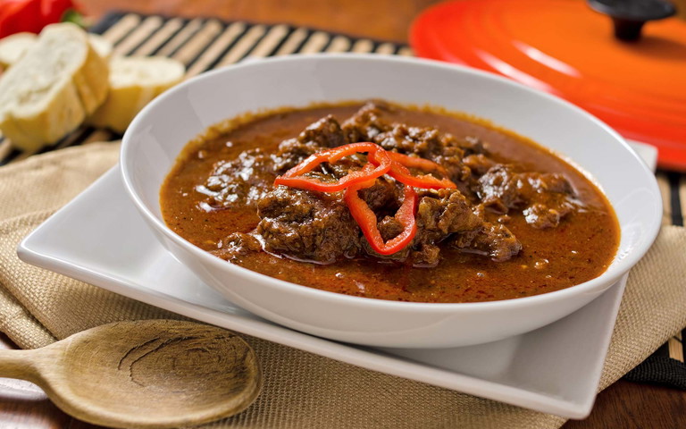 Stärkung in der Ballnacht verspricht das klassische Gulasch. 