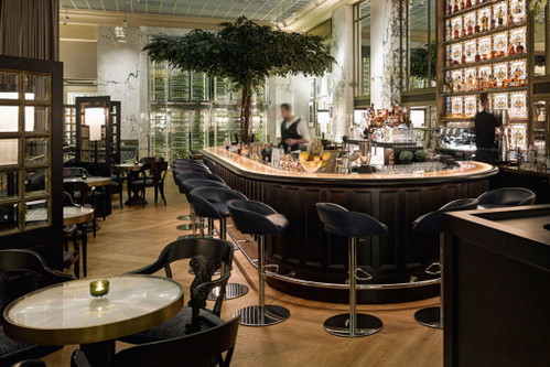 94 Falstaff Punkte: The Bank BarKreative Cocktails in einer ehemaligen Bankhalle. Der Signature-Drink kommt in einer Tresorbox daher.Bognergasse 4, 1010 Wien, T: +43 1 22740 1236, www.restaurant-thebank.at