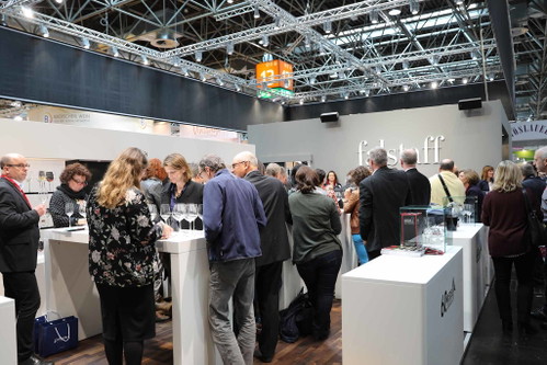 Reges Interesse an der Verkostung mit einigen der besten deutschen Winzerinnen...
