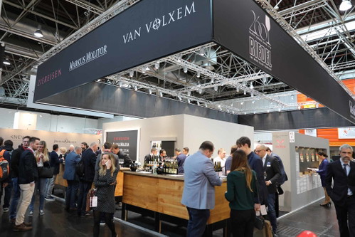 Großzügige Champagner-Auswahl am Falstaff-Stand.