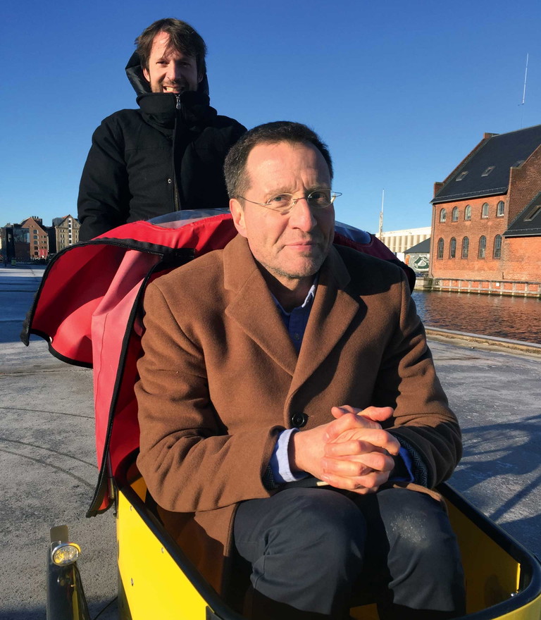 René Redzepi chauffierte Falstaff-Deutschland-Herausgeber Christoph Teuner im Fahrrad durch Kopenhagen.