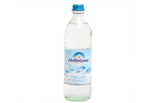 Adelholzener Alpenquellen – Mineralwasser Bewertung: 5 WassertropfenMineralisch, frisch, sauber, elegant, rund, harmonisch, weich, mit fülligem Körper, feingliedriger Mineralik und einem leicht würzigen Abgang. Ausgewogener Gesamteindruck. Das Adelholzer Wasser weist eine Gesamtmineralisierung von 560 mg/l auf und ist mit 4,4 mg/l besonders natriumarm.ca. CHF 1/l Deutschland, www.adelholzener.de