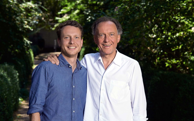 Alois Lageder (r.) und sein Sohn Alois Clemens prägen die Südtiroler Weißweinszene. 