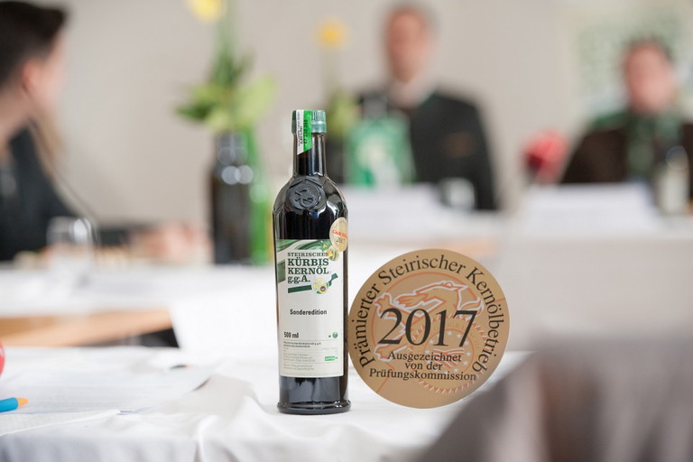 Die 50 köpfige Fachjury der Landesprämierung 2017 stellt den Kernölproduzenten das bisher beste Zeugnis aus – es hat das Zeug für einen besonderen Jahrgang.