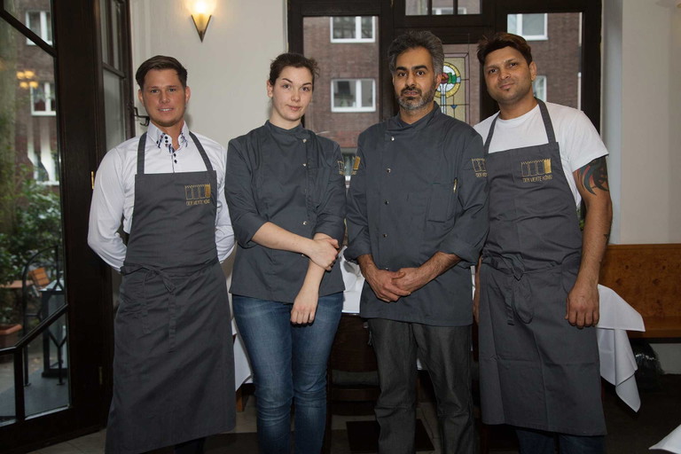 »Der vierte König« Jaspreet Dhaliwal-Wilmes (2.v.r.) mit seinem Team.