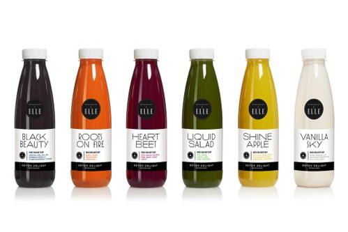 JUICES TO GLOW:&nbsp;Der Detox Delight »Elle Sports Cleanse« zielt speziell darauf ab, den Stoffwechsel zu aktivieren sowie den Körper mit Nährstoffen und hochwertigen veganen Proteinen zu versorgen. Er besteht aus fünf Flaschen kaltgepressten Obst- und Gemüsesäften sowie einem speziell für ELLE entwickelten veganen High-Protein-Shake für abends – und das täglich. Infos unter www.detox-delight.at