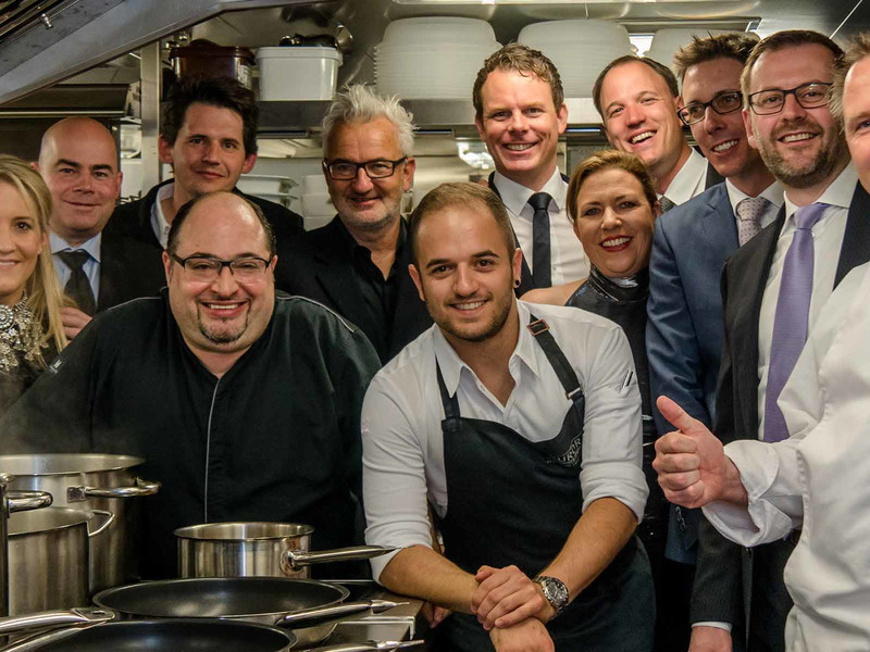 Genuss-Team: Der FBMA Vorstand mit den beiden Gastköchen Antonio Colaianni (Restaurant Gustav) und Stefano Corrado (Restaurant Aurora) und Viking Hild Corporate Executive Chef Andreas Seifert.