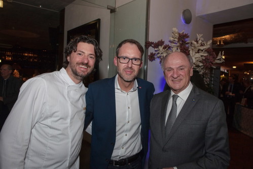 Thomas Dorfer, Koch vom Landhaus Bacher, Manfred Mladosevits, 
Standortgeschäftsleiter Transgourmet Wien Nord, und LH Dr. Erwin Pröll 
beim Gourmetfestival.