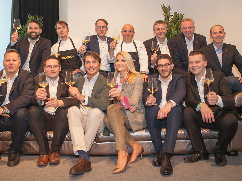 Beste Stimmung auf dem Gruppenbild mit Alexander und Kaja Quester.
&nbsp;