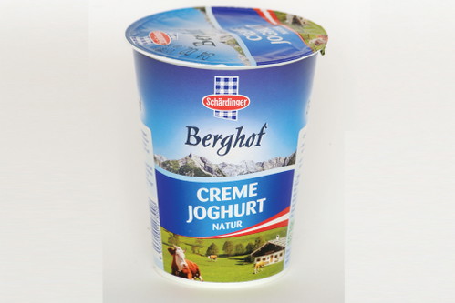 3. Schärdinger Berghof, Creme Joghurt Natur 4 Prozent - 90 Punkte*€ 0,99 für 400 g (Kilopreis: € 2,48);&nbsp;Erzeuger: Berglandmilch; u. a. SparGlänzend. Dezente Rahm-Aromen in der Nase. Homogen und cremig,&nbsp;leicht milchig, angenehmer Geschmack, ausgewogene Säure, seidig auf der Zunge, schön frisch.&nbsp;