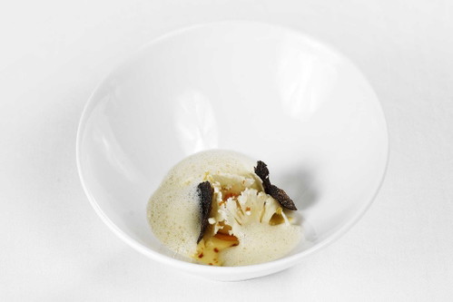 Kürbis-Ei / Karfiol / Perigord-Trüffel / Joghurt